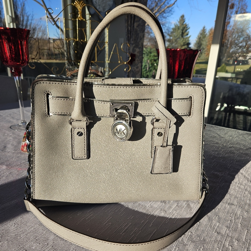 MICHAEL KORS MEDIUM HAMILTON! EUC
$658. Original price
